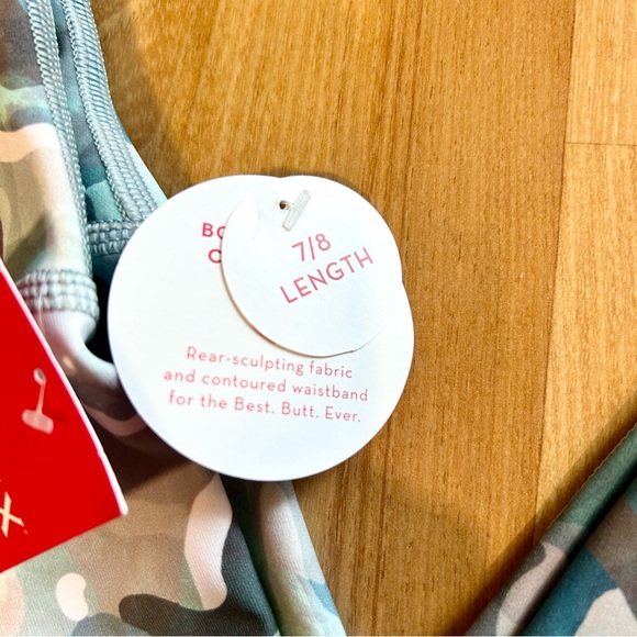 SPANX Booty Boost Leggings 7/8 camo women’s size M - Picture 6 of 7